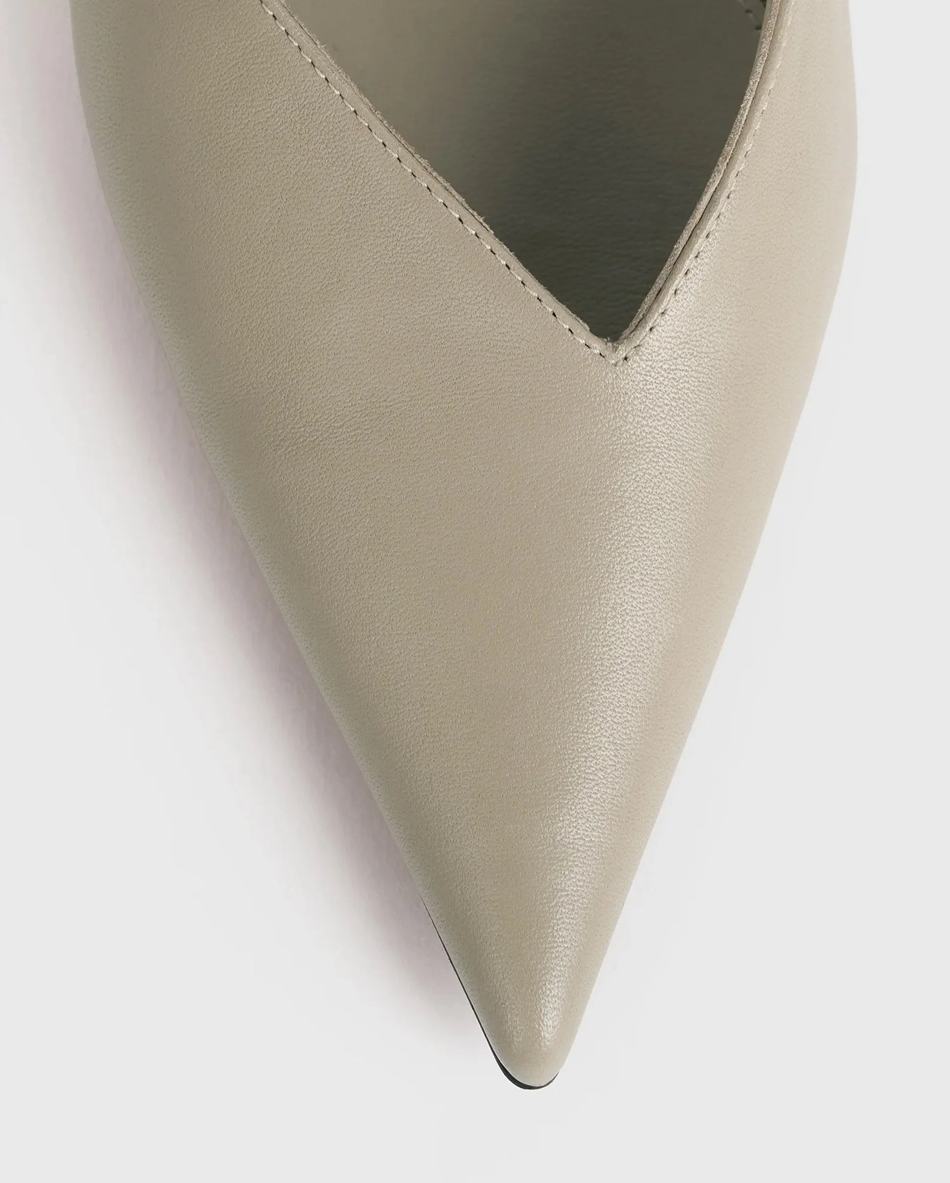 THE ASYMMETRIC BALLERINA  / CLAY