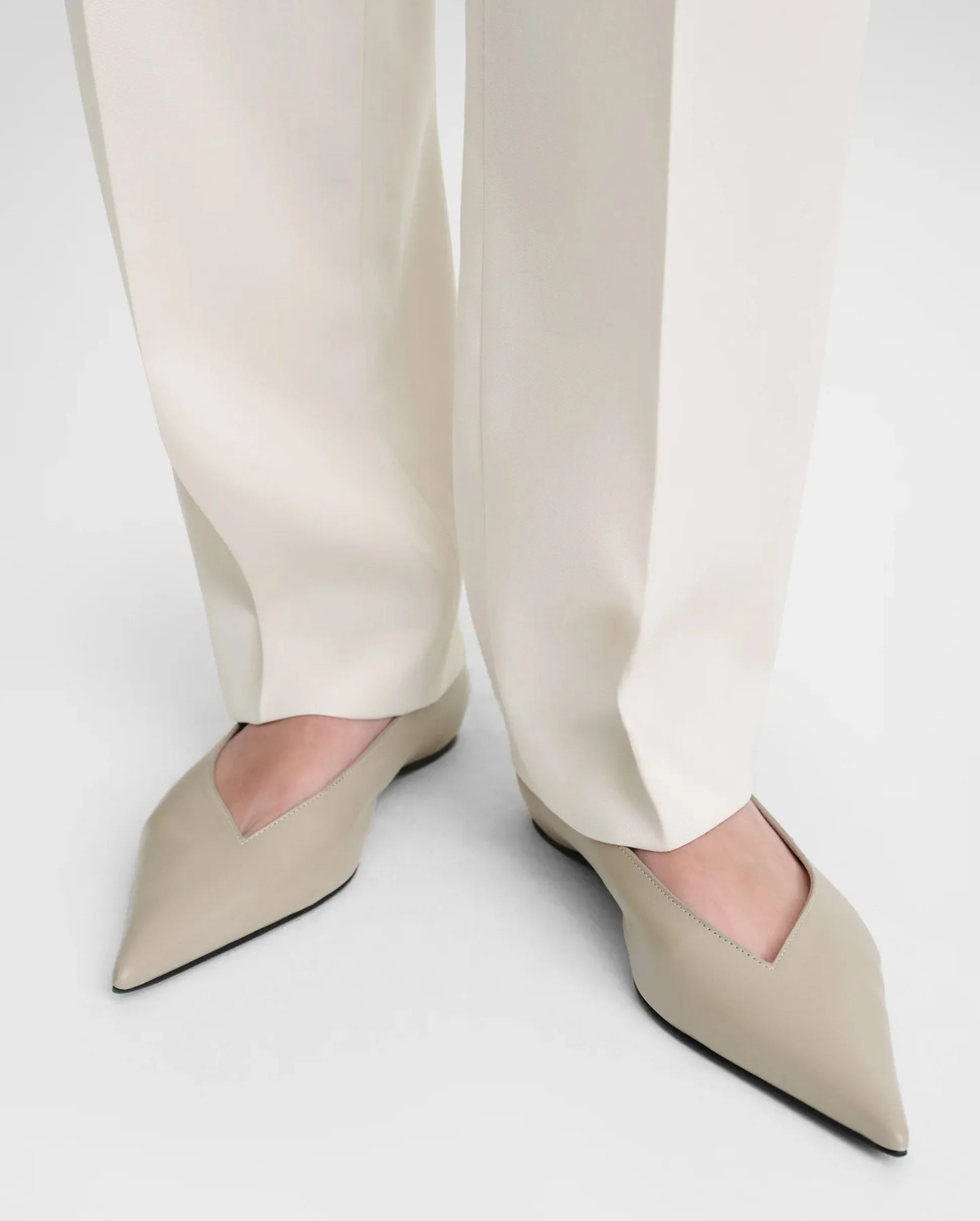 THE ASYMMETRIC BALLERINA  / CLAY